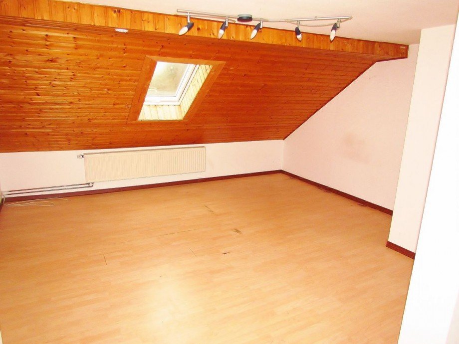 Wohnen und Schlafen im DG Zweifamilienhaus Waldbrunn-Lahr