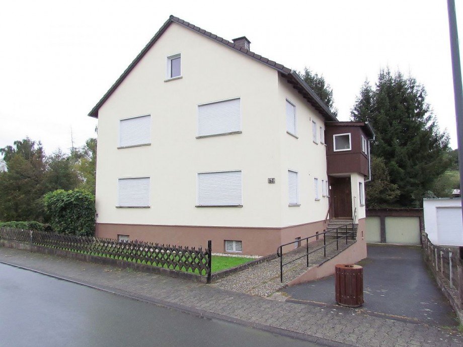 Frontansicht Zweifamilienhaus Waldbrunn-Lahr