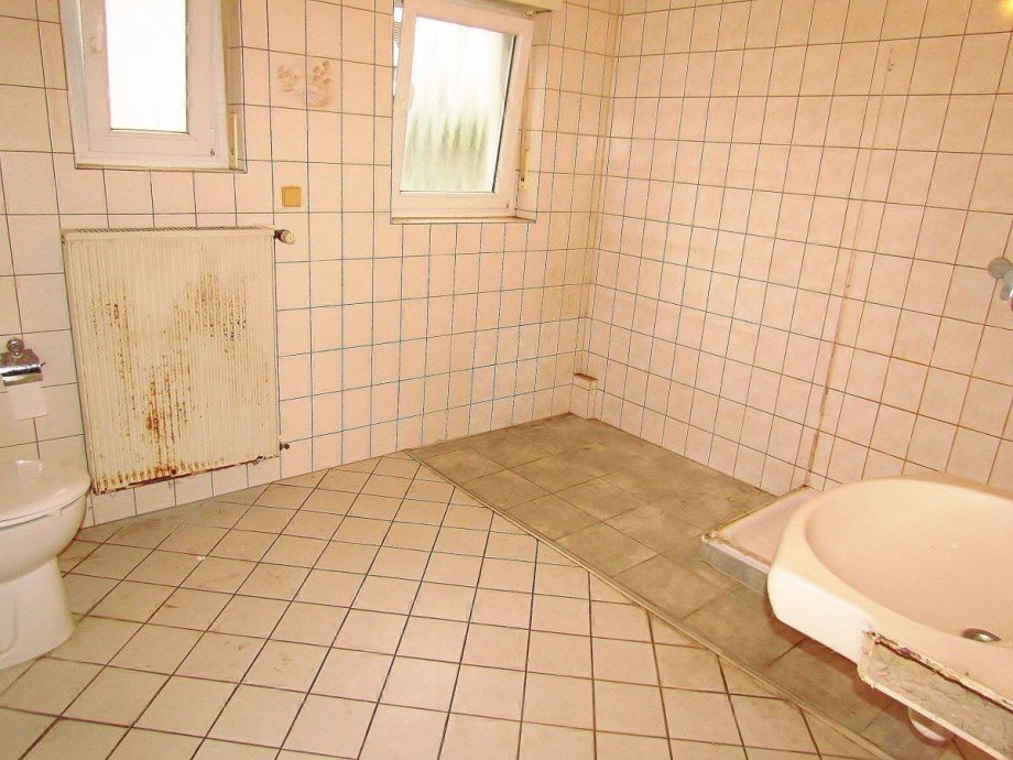 Bad EG Zweifamilienhaus Waldbrunn-Lahr