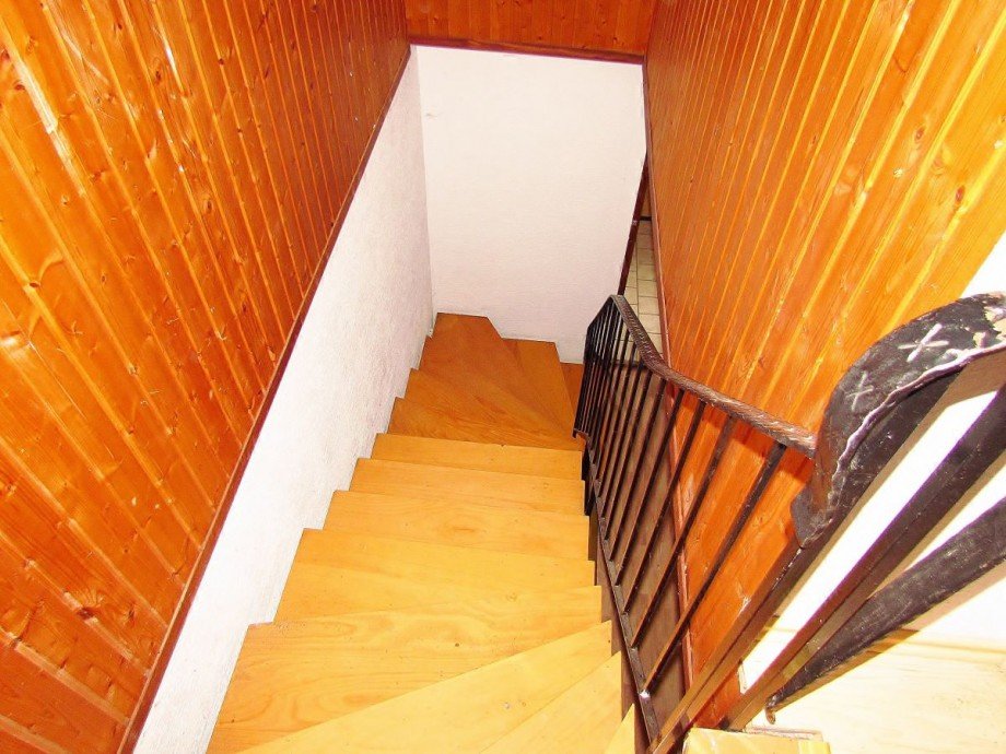 Treppe zum DG Zweifamilienhaus Waldbrunn-Lahr