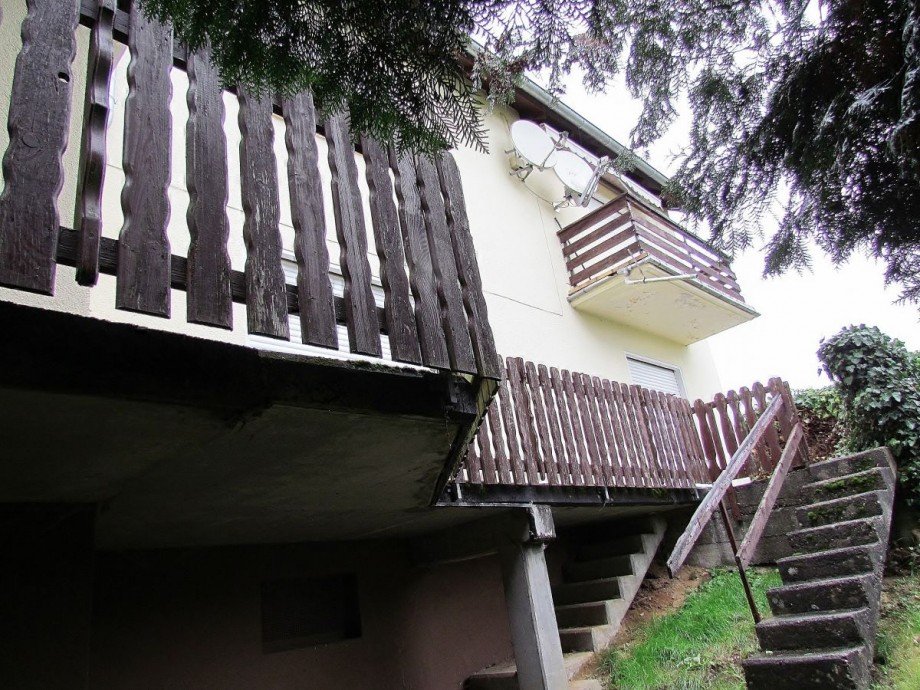 gartenseitige Ansicht Zweifamilienhaus Waldbrunn-Lahr
