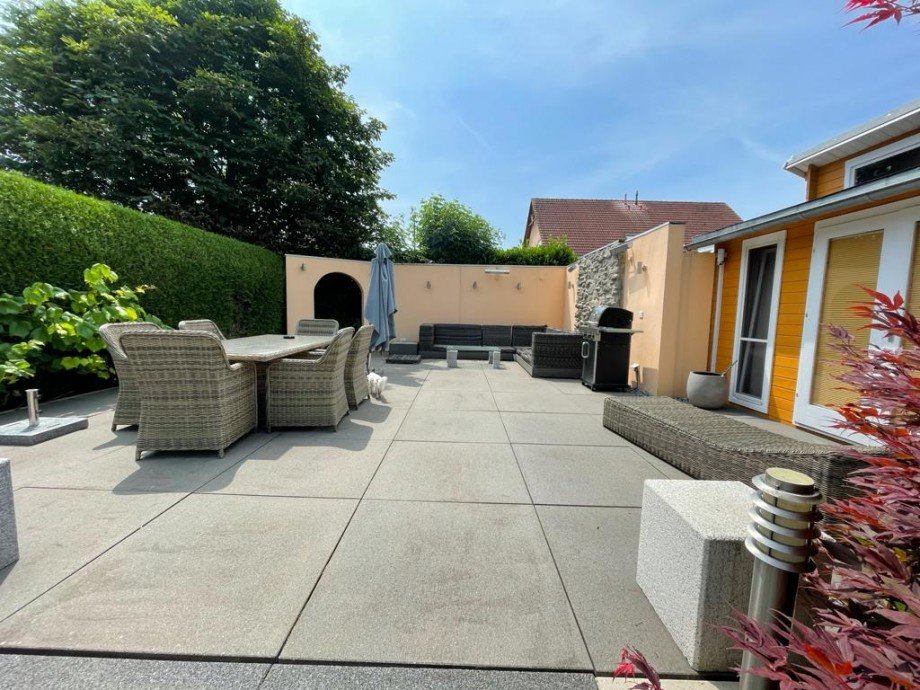 Freisitz mit Atelier Haus Hambach