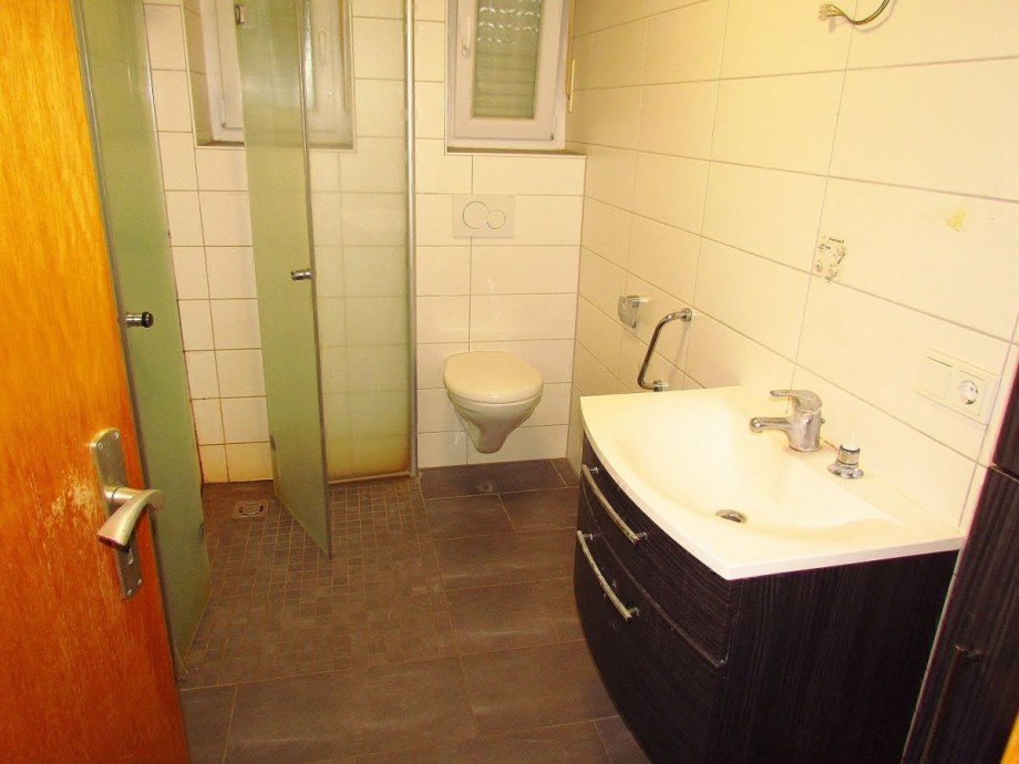 Bad im OG Zweifamilienhaus Waldbrunn-Lahr