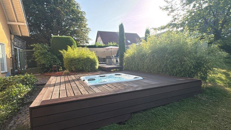 Whirl-Pool (blickgesch�tzt) Hambach Haus Traumhaftes Anwesen in naturnaher Lage mit exklusiver Ausstattung