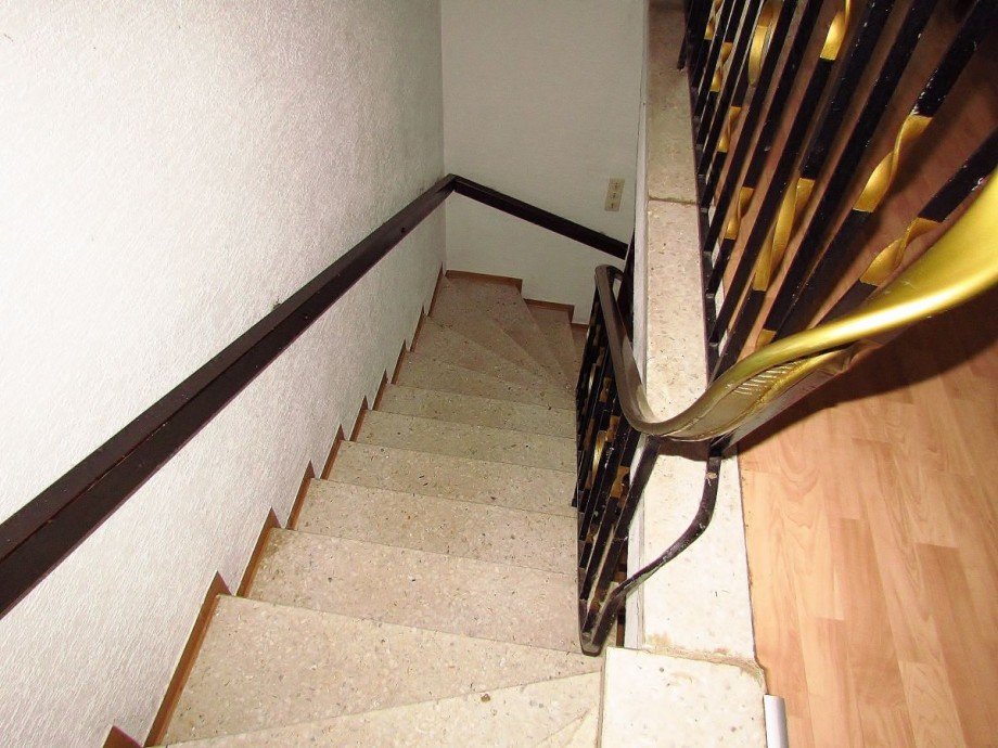 Treppenhaus zum OG Zweifamilienhaus Waldbrunn-Lahr
