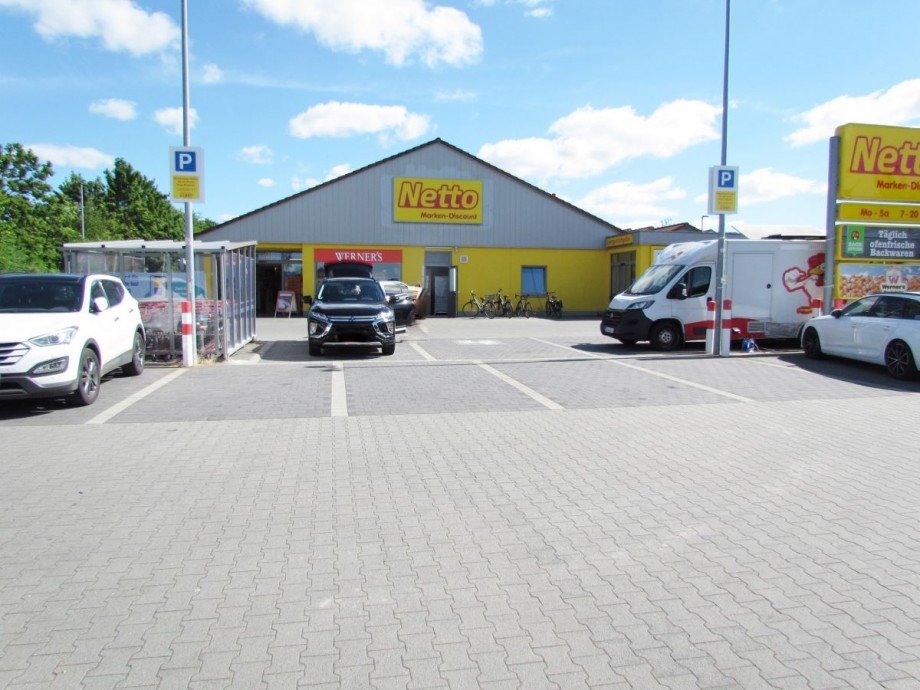 Blick vom Parkplatz Verbrauchermarkt Essenheim