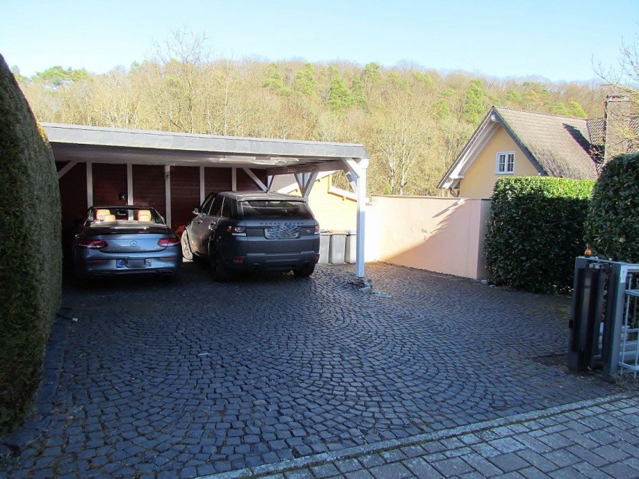 Carport und Au�enstellplatz Haus Hambach
