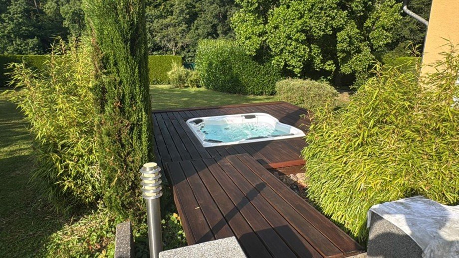 Whirl-Pool (blickgesch�tzt) Haus Hambach