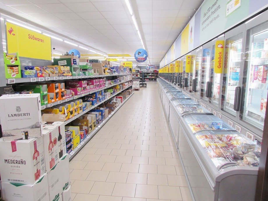 Innenansicht (neue K�hltheken) Verbrauchermarkt Essenheim